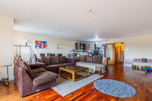 71, Henke Court, Cardiff Bay photo 3