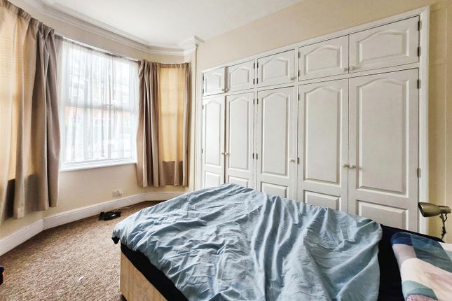 Maisonette to rent in Cromwell Road, London