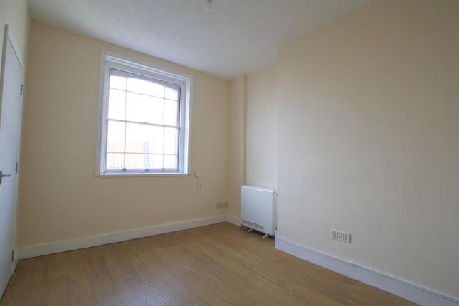 Flat 10, 130, High Street, Lowestoft photo 3