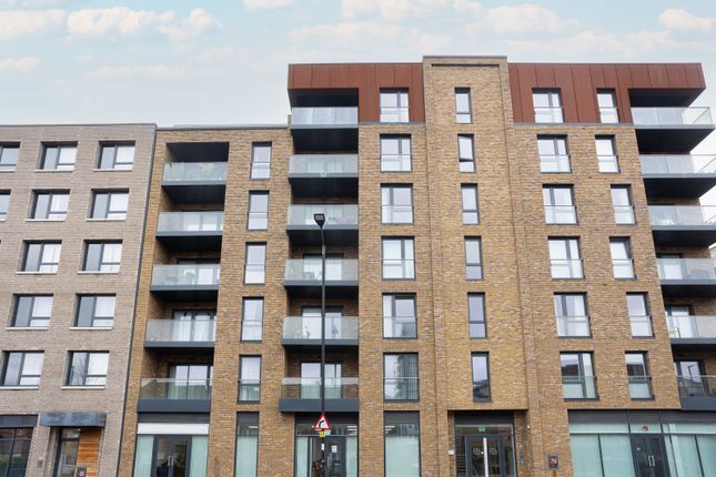 Flat for sale in Plough Way, Rotherhithe