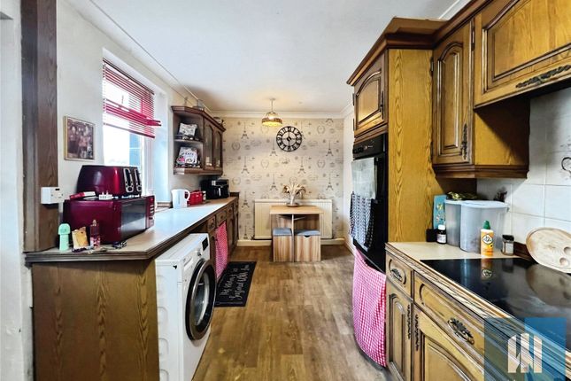 84, Broadlands, Meltham photo 4