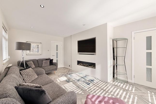 28, Fergus Gardens, Hamilton photo 4
