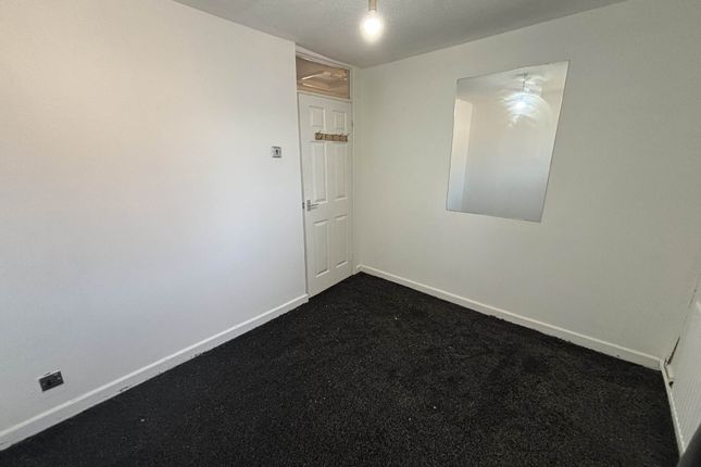 52, Evesham Walk, Manchester photo 5
