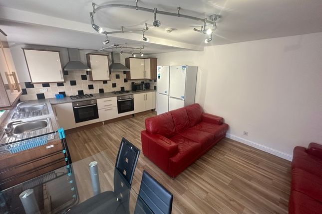 Thumbnail Flat to rent in City Road, Cathays, Cardiff