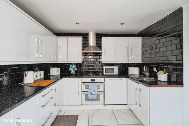 496, Broadway, Oldham photo 4