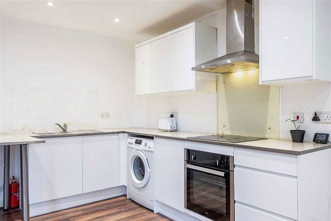 Flat 593, Park West, Edgware Road, London photo 4