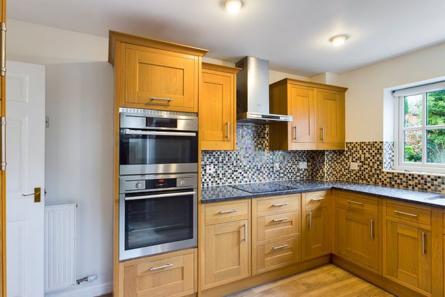 7, Pannells Close, Surrey photo 3