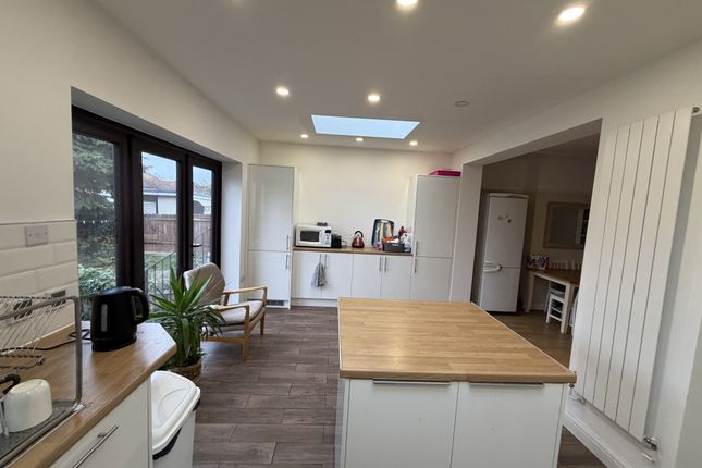 35 Balnacraig Avenue, LONDON photo 3