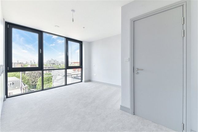 Flat for sale in Bethwin Road, London