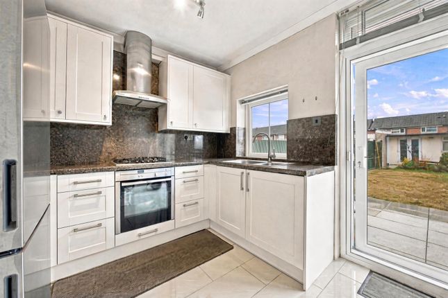 28, Clevedon Gardens, Hayes photo 3