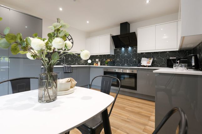 Rooms 26-27, 81, Romsey Road, Hampshire, - photo 3