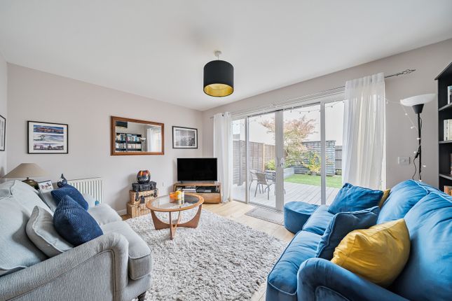 21, Baynton Road, Woking photo 2
