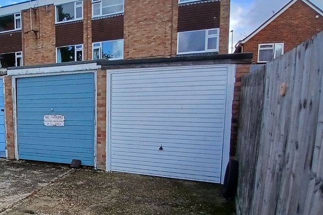 Studio parking on Alexandra Road, Farnborough, £5,000