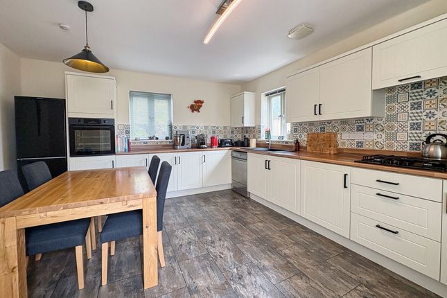 19 Heathland Way, Neath photo 2