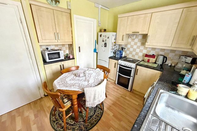 10, Lowthian Crescent, Newcastle upon Tyne photo 3