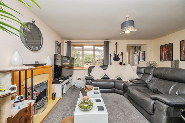 19, Cordelia Close, Warwickshire photo 4