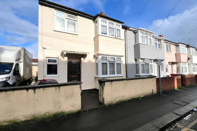31 Wellesley Road, Slough photo 2