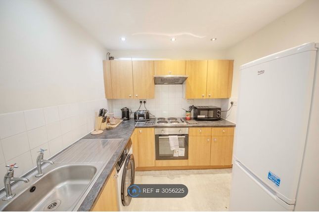 Flat, Hyde Park Road, Leeds photo 2