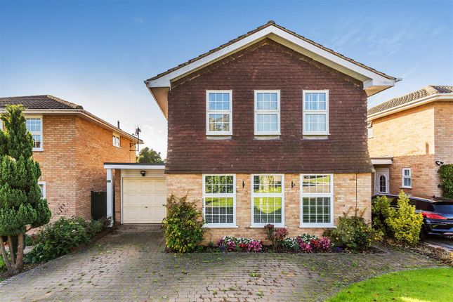 Thumbnail Detached house for sale in Bromford Close, Hurst Green, Oxted