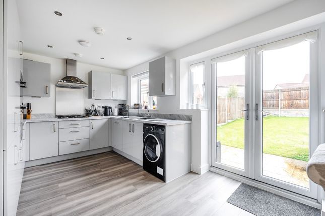14 Sparrowhawk Close, Great Yarmouth photo 2