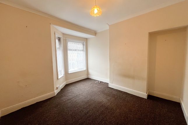 43, Hull photo 5