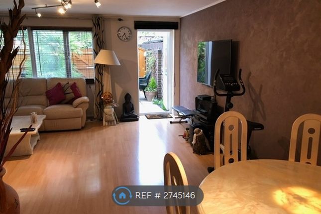 Flat, Bensington Court New Road, Bedfont, Feltham photo 2