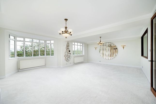18, St James Close, Prince Albert Road, St Johns Wood photo 2
