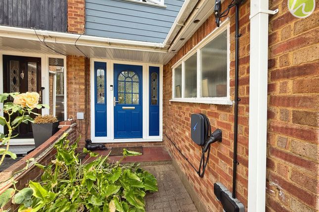 50 Victoria Road, Stanford-Le-Hope photo 2