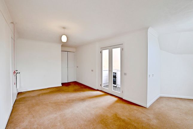 20, Russell Court, West Sussex photo 3