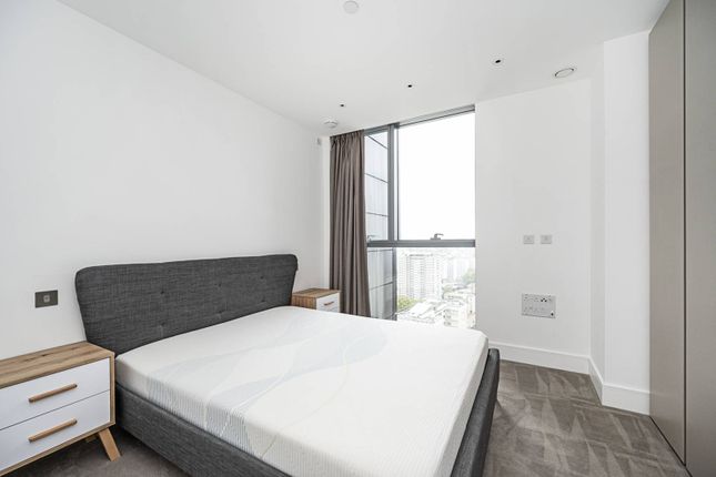 Flat for sale in City Road, Old Street, London