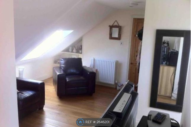 8 Ensuite Rooms With Power Showers &amp; Large Smarts