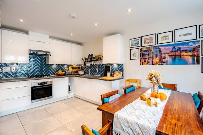 5, Finch Green, Bedfordshire photo 2