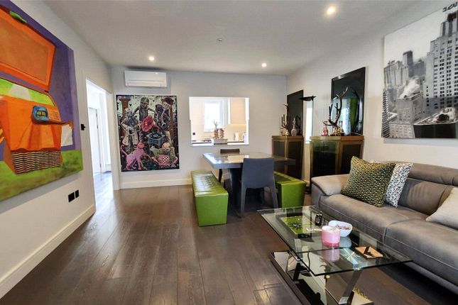 Carlyle Court, London photo 2