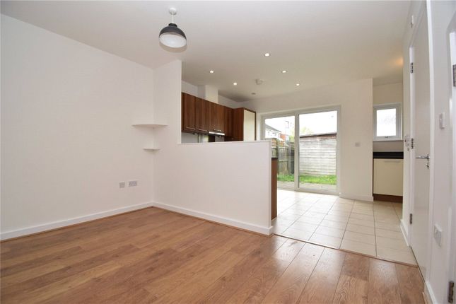 Barton Boulevard, Essex photo 3