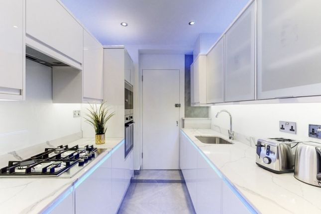 Flat 24, Cumberland Court, Great Cumberland Place, London photo 5