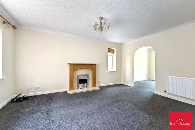 8 Old River Close, Manchester photo 4