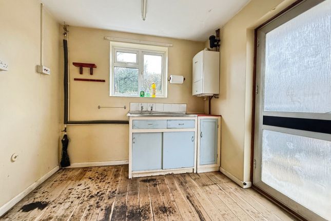 2, Hill Close, Stroud photo 3