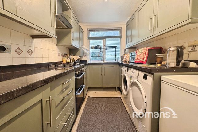 Frogmore Court, Camberley photo 3