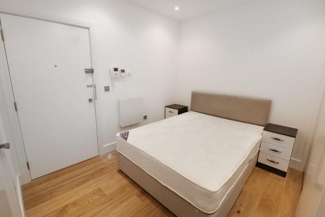 G22, Trinity Square, 23-59 Saines Court, Middlesex photo 5
