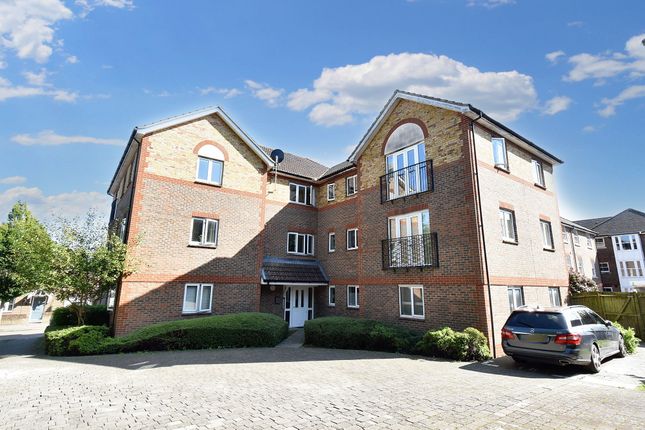 Flat for sale in Running Foxes Lane, Ashford