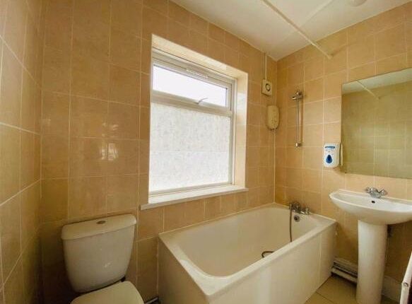 20, Crabtree Avenue, Alperton photo 4