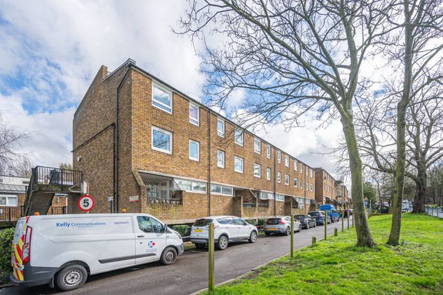 Maisonette to rent in Hardel Walk, Tulse Hill, London