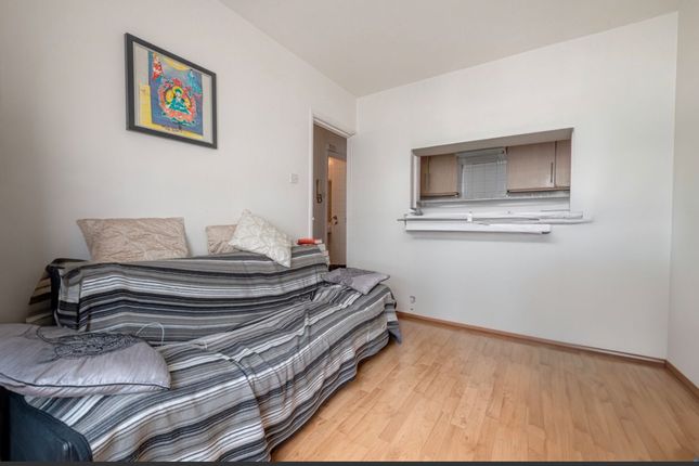 Flat for sale in Gloucester Terrace, Bayswater, London