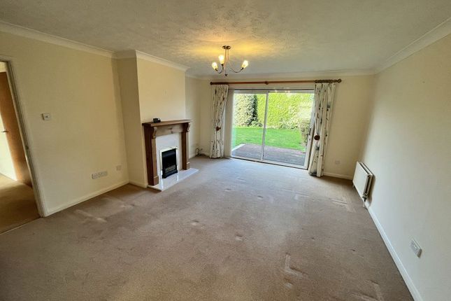 6, Pine Close, King`s Lynn photo 2