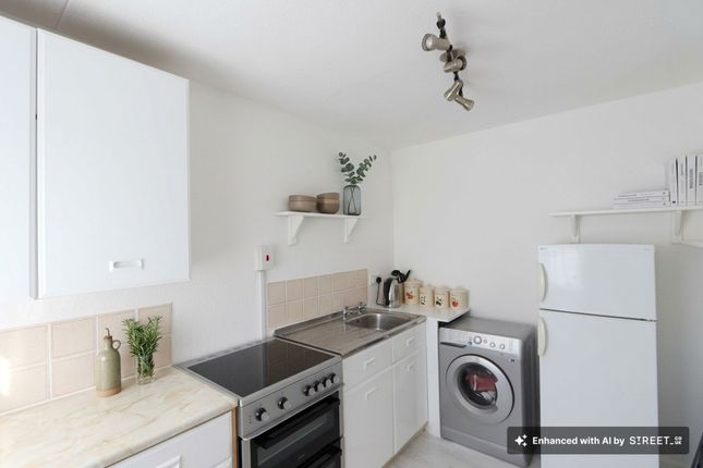 Flat 6, Silver Court, Manchester photo 5