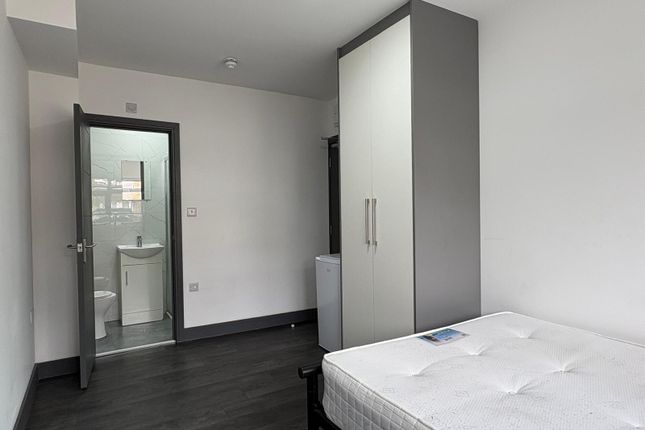 ROOM 1, 15, Dickens Avenue, Uxbridge photo 2