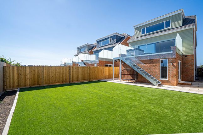 15, Amsterdam Way, St Leonards-On-Sea photo 4
