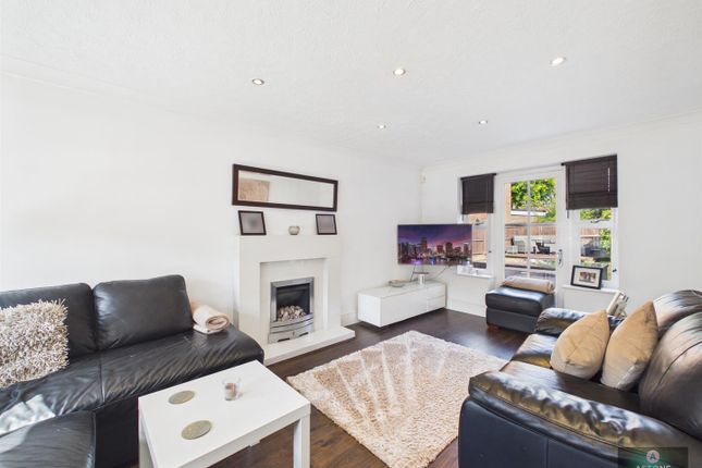 45, Henley Close, Crawley photo 3
