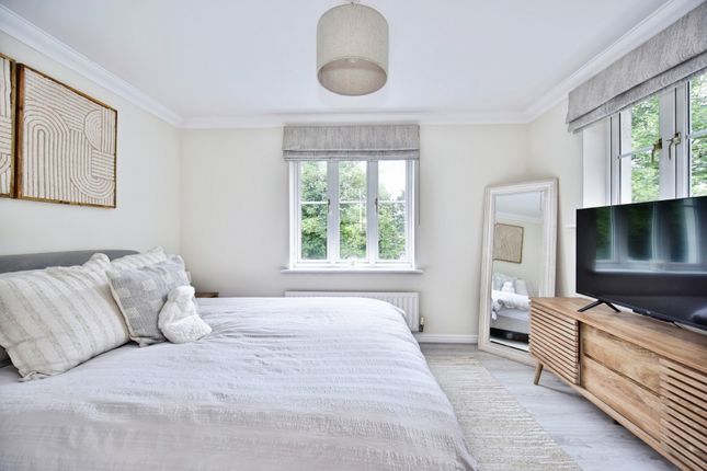 34, Medway Court, Kent photo 4