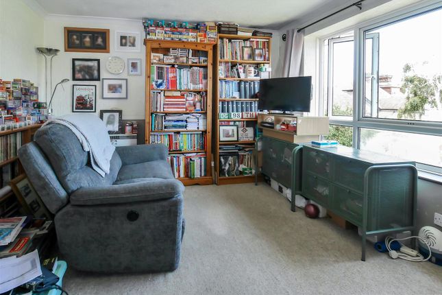 10 Glenmore Court, St. Winefrides Road, Littlehampton photo 2